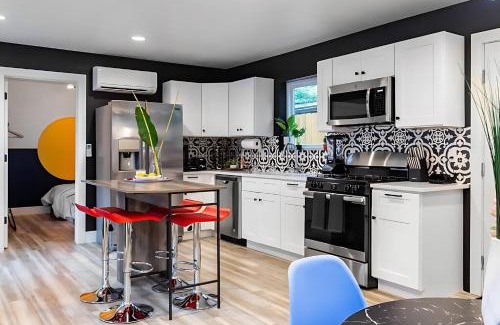 East Cesar Chavez House | Two-Home 3rd St - Estate 6th Street - 4 min walk