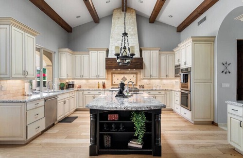 Cactus Acres House | Two Homes-Pickleball-Batting Cage-Sand Volleyball-B-ball-Putt-Putt-Heated Pool