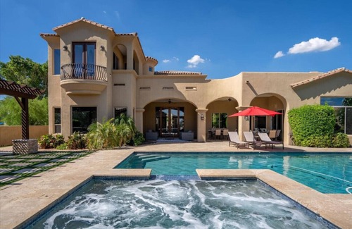 Cactus Acres House | Two Homes-Pickleball-Batting Cage-Sand Volleyball-B-ball-Putt-Putt-Heated Pool