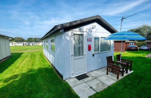 Mundesley House | Two Hoots Chalet
