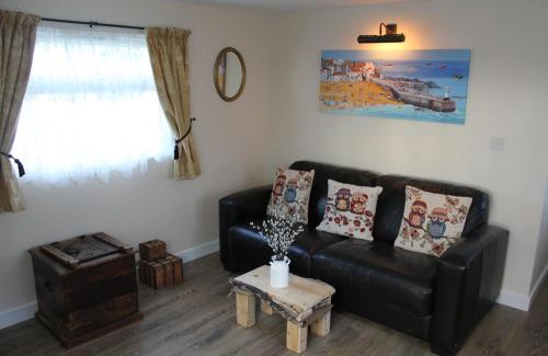 Mundesley House | Two Hoots Chalet