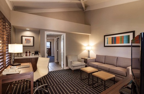 North Mountain Hotel | Two King Room at a 4⭐️ Hotel