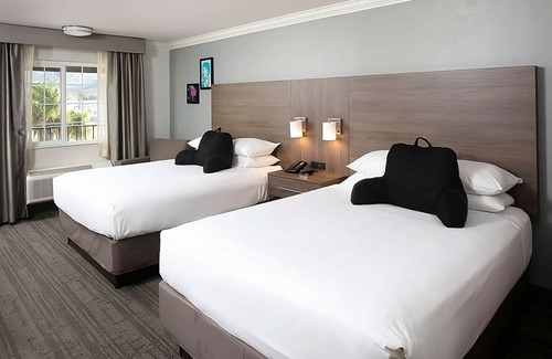Temecula Hotel | Two Large Room Near Scenic Temecula Wineries!