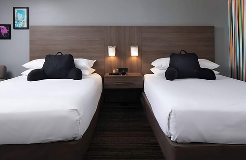 Temecula Hotel | Two Large Room Near Scenic Temecula Wineries!