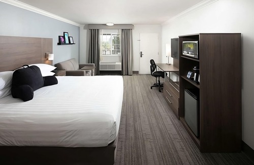 Temecula Hotel | Two Large Room Near Scenic Temecula Wineries!