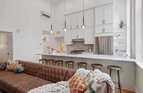 Central Business District Hotel | Two Luxe CBD Condos | Near French Quarter