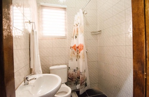 Greater Johannesburg Metropolitan Area Apartment | Two minutes to the Orlando stadium, Family sized Bed easy access to theme parks.