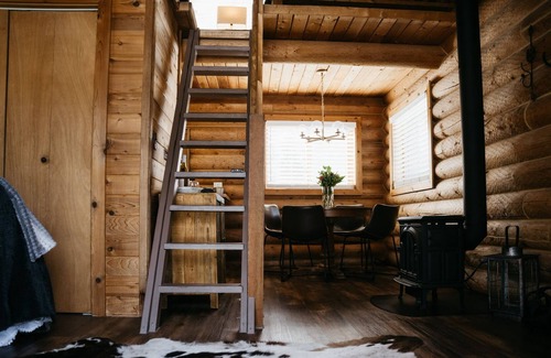 Sandpoint Cabin | Two Paws Cabin- Chapman Springs