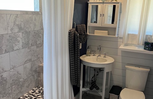 Ferndale House | Two-Person Oasis with Pool & All the Amenities
