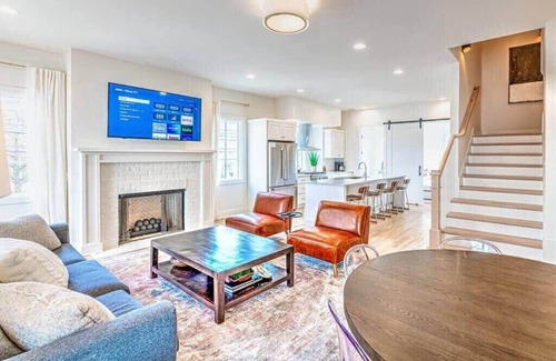 Hillsboro West End House | Two Premium Houses! 24 Beds! Prime Location! Game