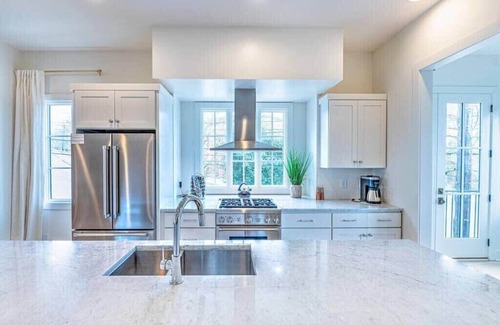Hillsboro West End House | Two Premium Houses! 24 Beds! Prime Location! Game