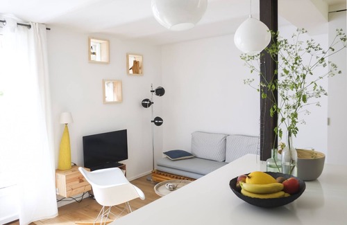 Montreuil Bed & Breakfast | Two pretty bedrooms on the ground floor of my house