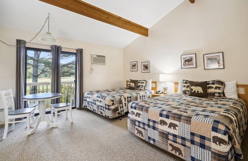 West Bridgewater Hotel | Two Queen Bed Standard Hotel room with outdoor heated pool 201
