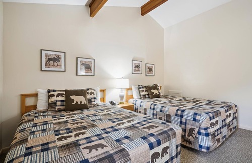 West Bridgewater Hotel | Two Queen Bed Standard Hotel room with outdoor heated pool 201
