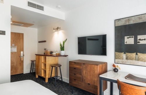 Truckee Hotel | Two Queen Room, Gravity Haus, Hot Tub, Near Palisades Tahoe