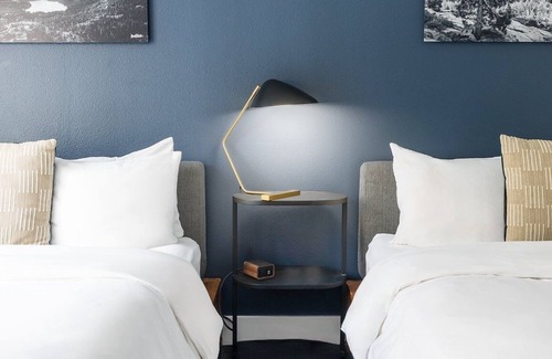 Truckee Hotel | Two Queen Room, Gravity Haus, Hot Tub, Near Palisades Tahoe