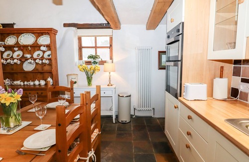 Sourton Cottage | TWO SHOES COTTAGE, pet friendly, with open fire in Sourton Down