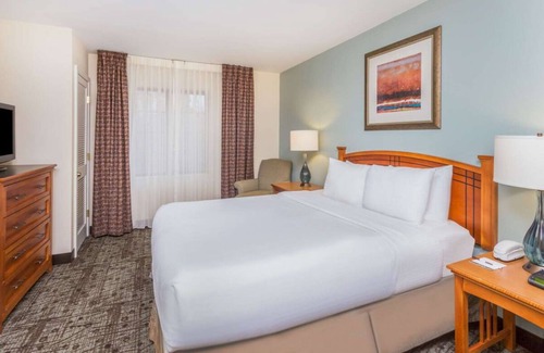 Dunwoody Hotel | Two Spacious 2BR Suites with Full Kitchens, Free Breakfast! Pool, Pets Allowed!