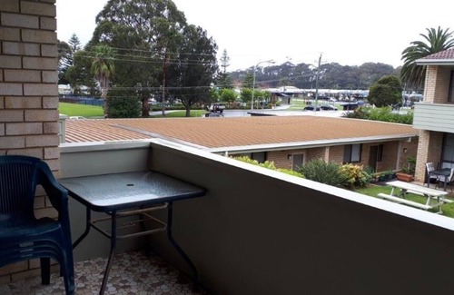 Batehaven Apartment | Two Storey Two bedroom unit right on Corrigans Beach
