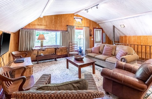 Scaly Mountain House | Two-story barn home with free WiFi, full kitchen, & gas grill - dog-friendly