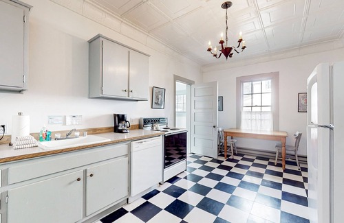 Coupeville House | Two-story duplex with ocean view & porch, walk to the ferry & Fort Casey SP