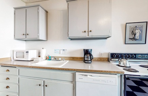 Coupeville House | Two-story duplex with ocean view & porch, walk to the ferry & Fort Casey SP