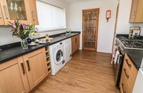 Rosudgeon Cottage | TWO THREES, family friendly, with a garden in Rosudgeon
