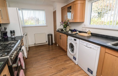 Rosudgeon Cottage | TWO THREES, family friendly, with a garden in Rosudgeon