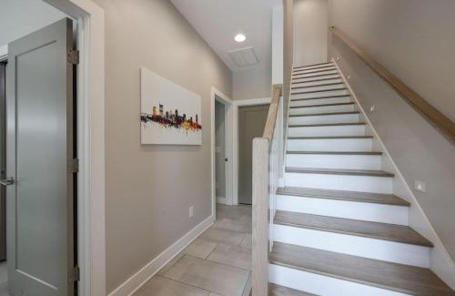 Hadley - Washington House | Two Townhomes - Hot Tubs and Rooftop Balconies