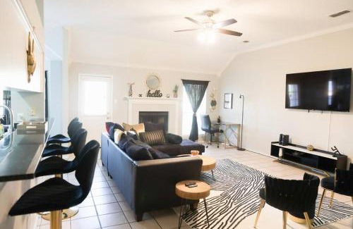 Haltom City House | TX Getaway PS5-Xbox, GameRoom, BBQ, Attractions
