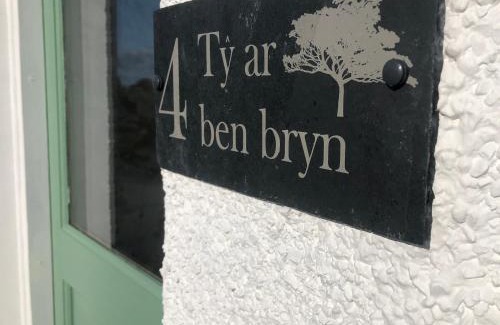 Ty Croes House | Ty ar Ben Bryn