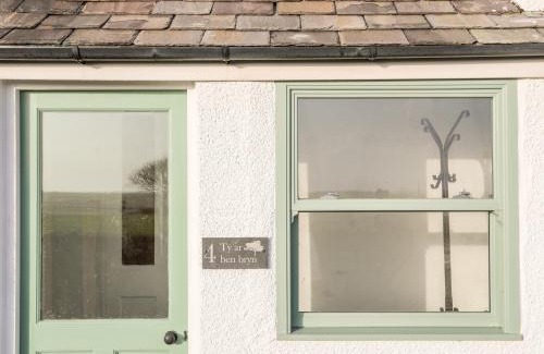 Ty Croes House | Ty ar Ben Bryn