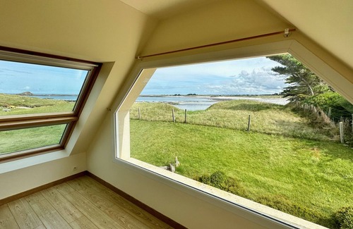 Ploudalmezeau Ski Chalet | TY BULLE - Unusual waterfront accommodation