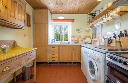 Trefasser Cottage | Ty Canol, Holiday Cottage Pwll Deri, Strumble Head, Sleeps 6, 3 bedrooms, bathrooms