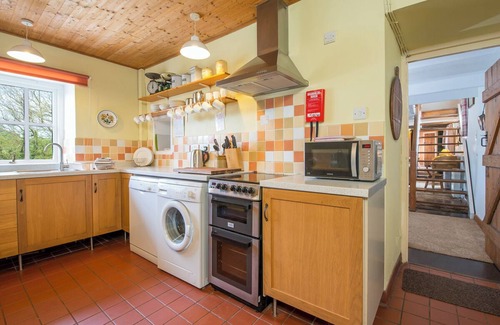 Trefasser Cottage | Ty Canol, Holiday Cottage Pwll Deri, Strumble Head, Sleeps 6, 3 bedrooms, bathrooms