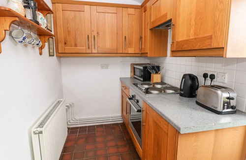 Haverfordwest Cottage | TY CANOL, pet friendly, character holiday cottage in Mathry