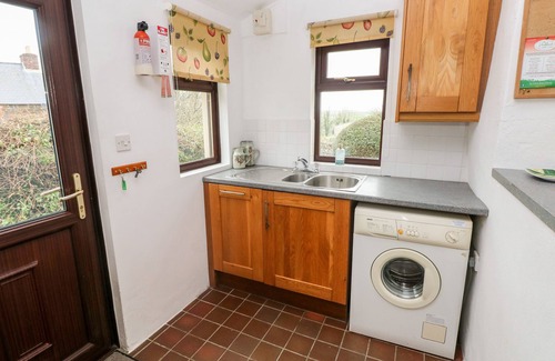 Haverfordwest Cottage | TY CANOL, pet friendly, character holiday cottage in Mathry