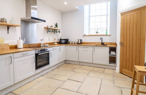Cwmtirmynach Cottage | TY CAPEL, pet friendly, luxury holiday cottage, with a garden in Bala