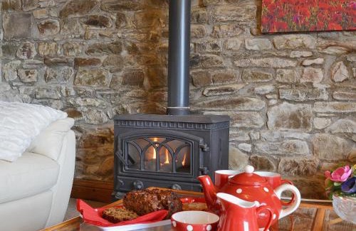 Dihewid House | Ty Coch Cottage