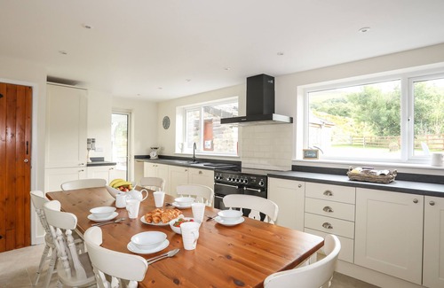 Caernarfon House | TY COCH, family friendly, character holiday cottage in Caernarfon
