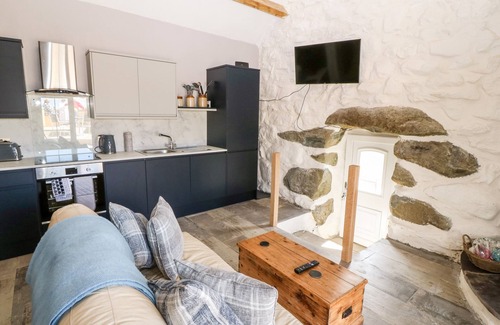 Rhyd-y-clafdy Cottage | TY COCH, pet friendly, character holiday cottage in Trefor