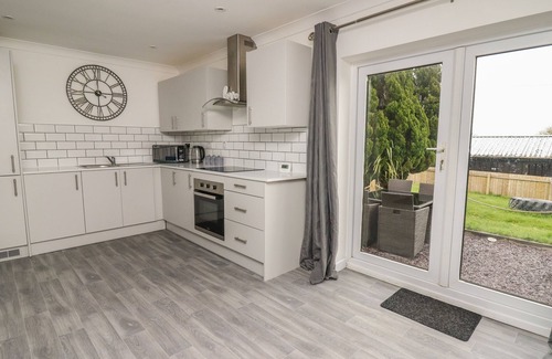 Llangynin Cottage | TY CWTCH, pet friendly, country holiday cottage in St Clears