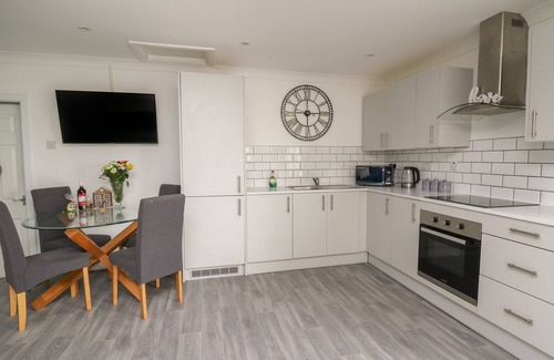 Llangynin Cottage | TY CWTCH, pet friendly, country holiday cottage in St Clears