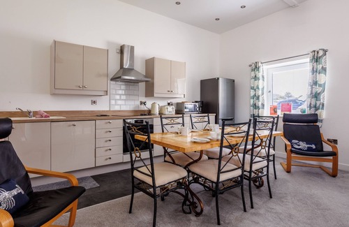 Ty Croes Cottage | Ty Cwyfan: 3-bed pet-friendly apartment in Aberffraw