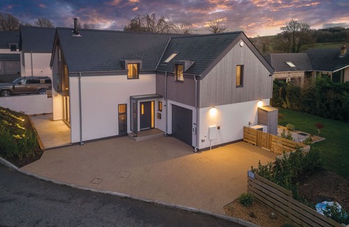 St. Florence Cottage | Ty Cyfoes - Luxurious 4 Bedroom - St. Florence