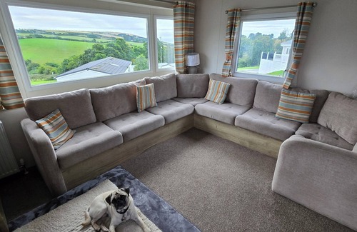 Looe Cabin | Ty-Dee Holiday Home inside Polperro Holiday