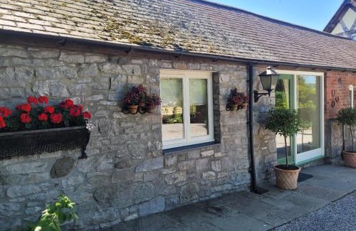 Llanychan Bed & Breakfast | Ty Derw Country House B&B