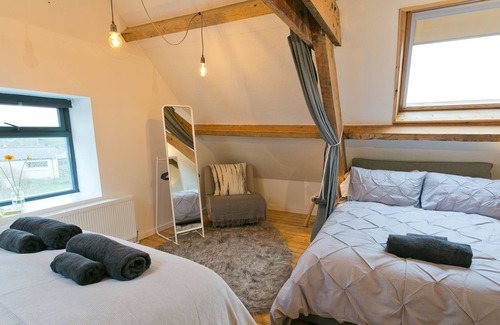 Llanfaethlu Apartment | Ty Deryn Y Mor - a sea view that sleeps 6 guests in 2 bedrooms