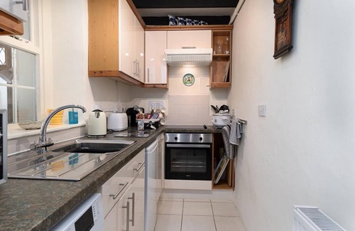 Henryd Cottage | Ty Doli - One Bedroom Cottage, Sleeps 2
