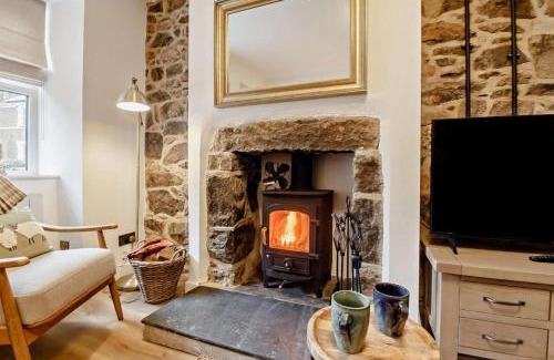 Llanbedrog House | Ty Fin Cottage with Hot Tub